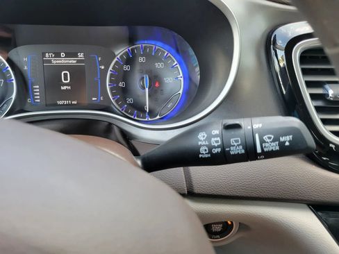 Used 2021 Chrysler Voyager LX image 35