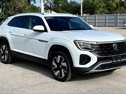 Certified 2025 Volkswagen Atlas Cross Sport SE AWD/4WD image 2