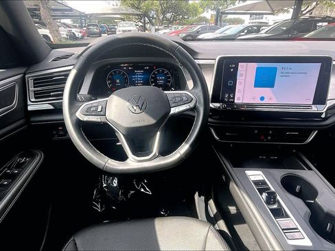 Used 2025 Volkswagen Atlas Cross Sport SE image 6