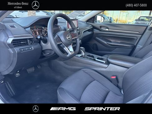 Used 2025 Nissan Altima 2.5 SV image 9