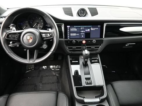 Certified 2026 Porsche Macan AWD/4WD image 6