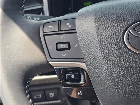 Used 2025 Toyota Camry SE w/ Convenience Package image 21