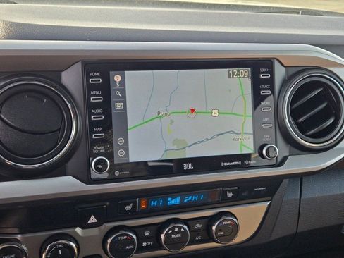 Used 2022 Toyota Tacoma Limited image 23