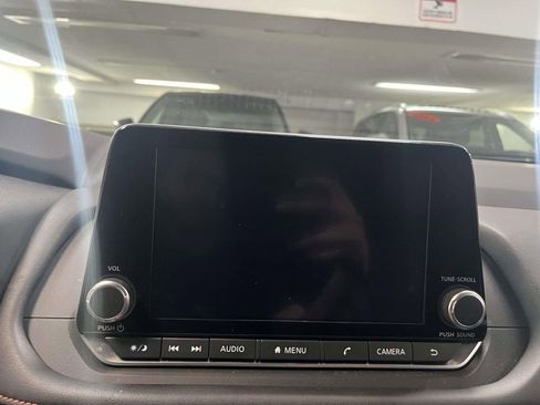 Used 2025 Nissan Rogue SV image 18