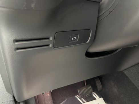 Used 2023 Volvo XC40 B5 Plus w/ Driver Assist Package AWD/4WD image 27