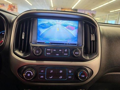 Used 2018 Chevrolet Colorado LT AWD/4WD image 17