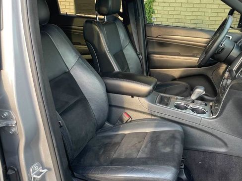 Used 2017 Jeep Grand Cherokee Altitude RWD image 20