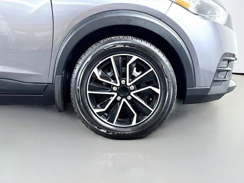 Used 2020 Nissan Kicks S image 38