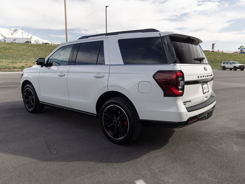 Used 2023 Ford Expedition Limited image 4