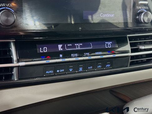 Used 2023 Toyota Sienna LE FWD image 15