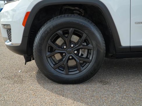 Used 2023 Jeep Grand Cherokee L Limited RWD image 12