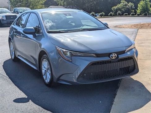 Used 2022 Toyota Corolla LE image 3