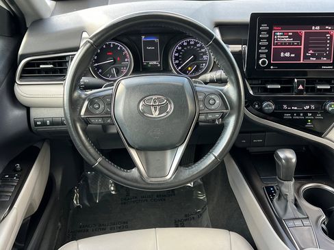 Used 2022 Toyota Camry SE image 17
