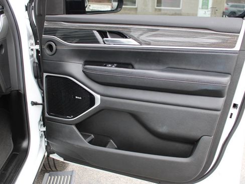 Used 2022 Jeep Wagoneer Series III w/ Premium Group I image 52