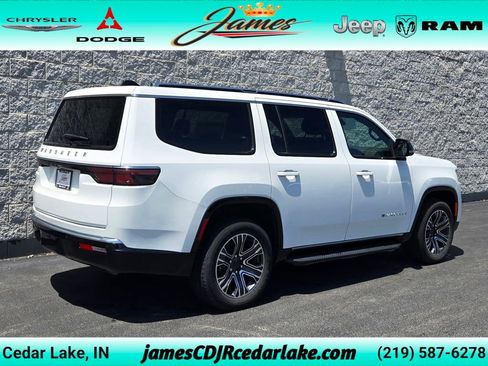 Used 2024 Jeep Wagoneer 4WD w/ Premium Group I image 5