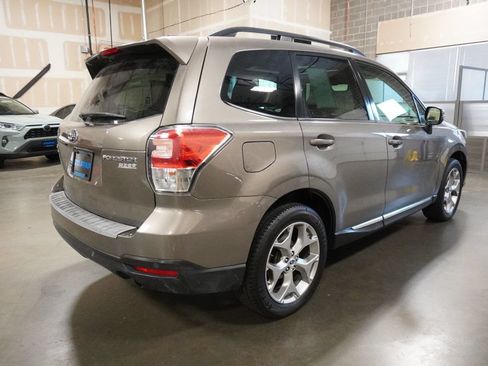 Used 2017 Subaru Forester 2.5i Touring AWD/4WD image 4