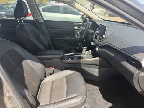Used 2020 Nissan Altima 2.5 SR FWD image 10