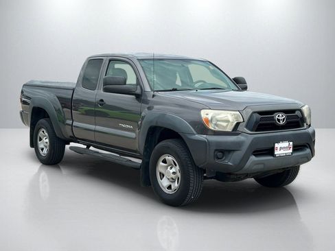 Used 2015 Toyota Tacoma PreRunner w/ Convenience Package RWD image 3
