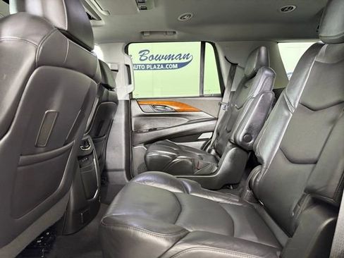 Used 2019 Cadillac Escalade Luxury image 16