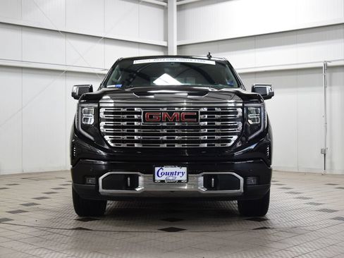 Used 2022 GMC Sierra 1500 Denali w/ Technology Package AWD/4WD image 2