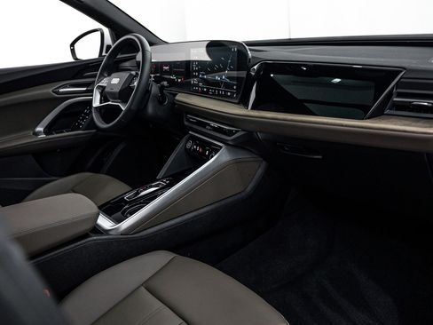 Certified 2025 Audi Q5 Premium Plus w/ Premium Plus image 8