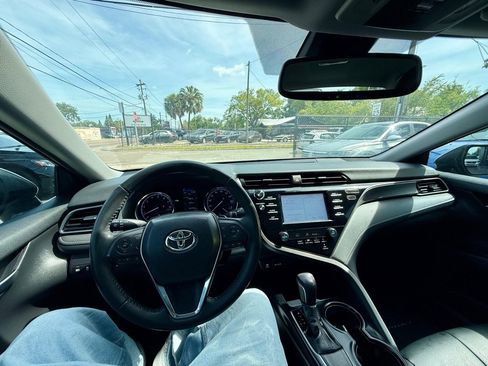 Used 2019 Toyota Camry SE w/ Convenience Package FWD image 9