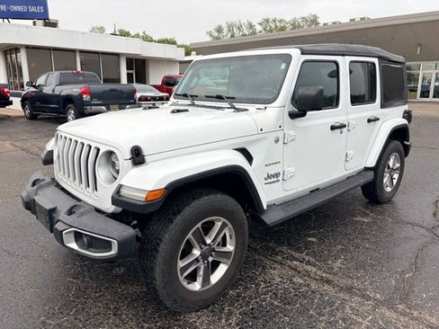 Used 2019 Jeep Wrangler Unlimited Sahara w/ Cold Weather Group AWD/4WD image 2