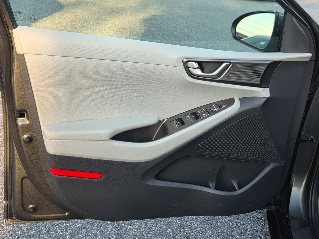 Used 2020 Hyundai Ioniq Blue FWD image 12