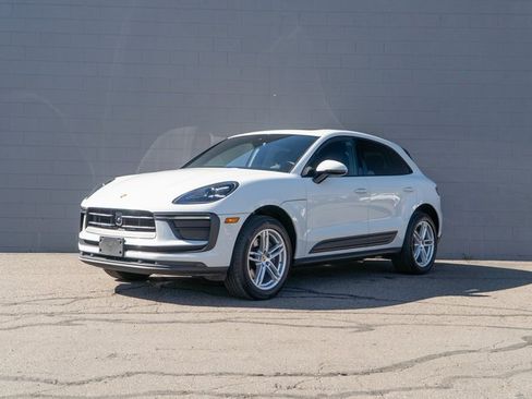 Certified 2025 Porsche Macan image 1