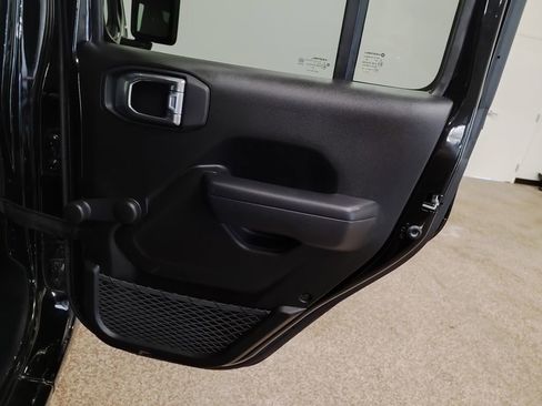 Used 2024 Jeep Wrangler Unlimited Sport AWD/4WD image 19