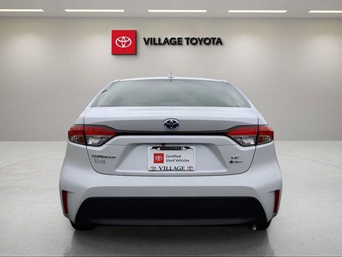 Certified 2025 Toyota Corolla LE image 4