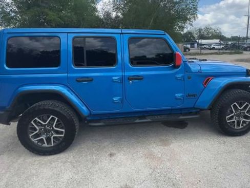 Used 2025 Jeep Wrangler Sahara w/ Safety Group image 9