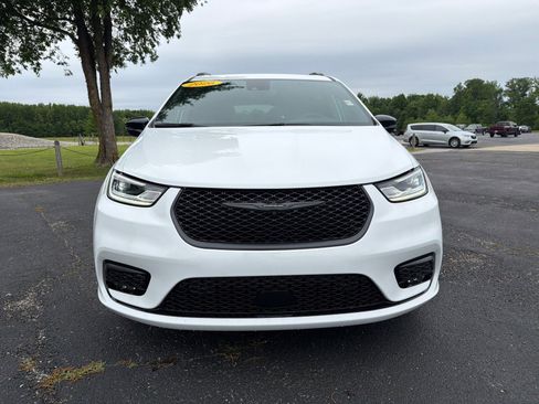 New 2026 Chrysler Pacifica Select w/ S Appearance Package FWD image 2