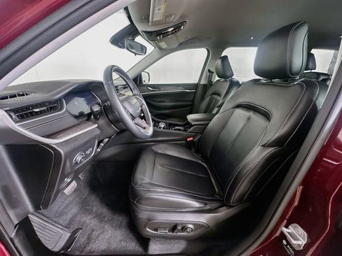 Used 2022 Jeep Grand Cherokee L Limited AWD/4WD image 13