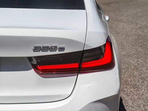 Used 2023 BMW 330e w/ Driving Assistance Package RWD image 7