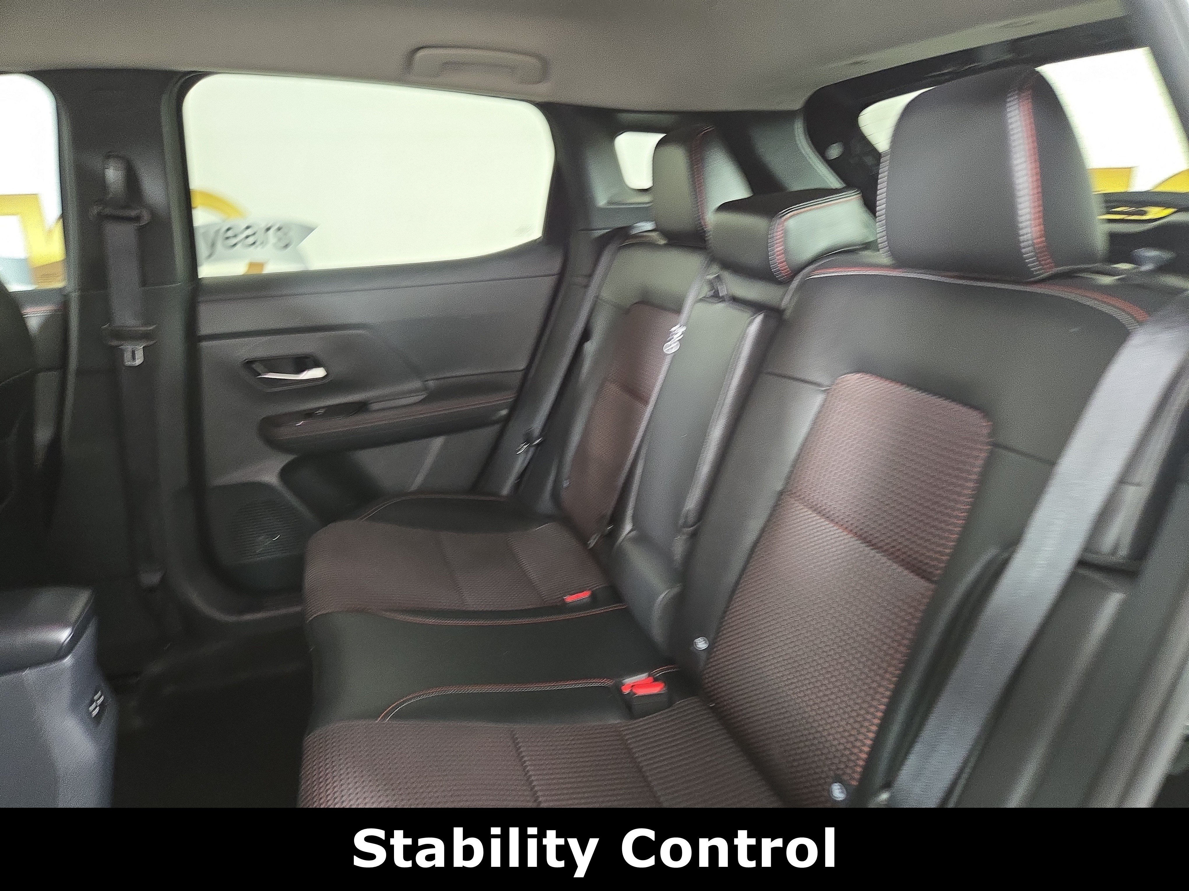 Used 2025 Nissan Kicks SR AWD/4WD image 12