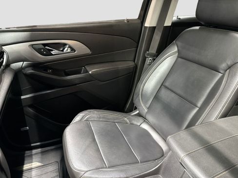 Used 2020 Chevrolet Traverse LT w/ LT Premium Package image 24