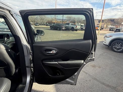 Used 2020 Jeep Cherokee Latitude Plus w/ Cold Weather Group image 25