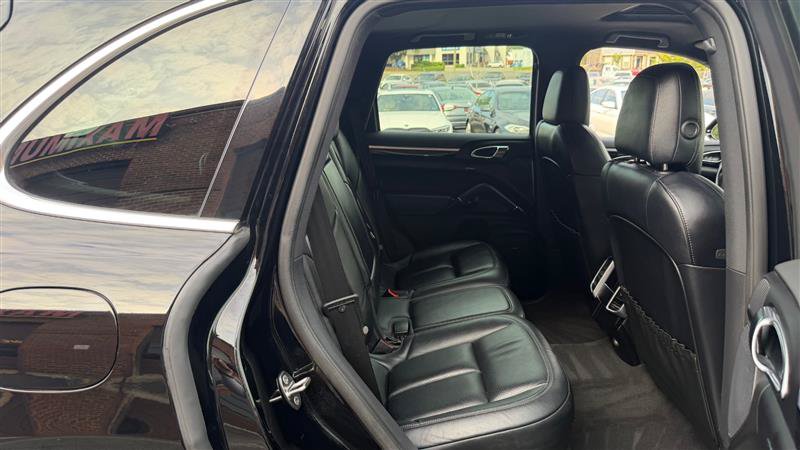 Used 2016 Porsche Cayenne AWD/4WD image 10