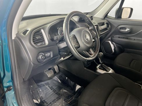 Used 2022 Jeep Renegade Latitude w/ Convenience Group AWD/4WD image 9