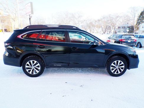 Used 2020 Subaru Outback Premium image 4