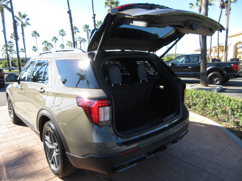 Certified 2026 Ford Explorer ST-Line w/ ST-Line Street Pack RWD image 27