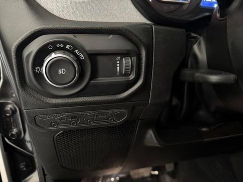 Used 2024 Jeep Wrangler Sport S image 5