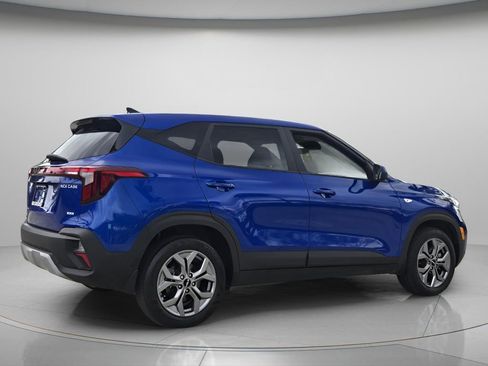 Used 2024 Kia Seltos LX AWD/4WD image 7