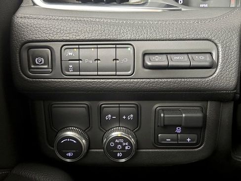 Used 2021 GMC Yukon Denali w/ Denali Ultimate Package image 25