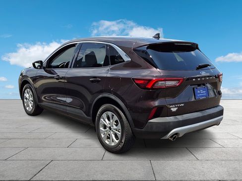 Certified 2023 Ford Escape Active w/ Cold Weather Package FWD image 4