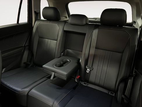 Certified 2024 Volkswagen Tiguan Wolfsburg Edition image 17