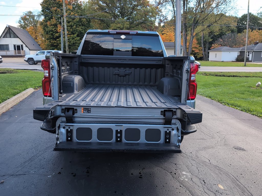 Used 2025 Chevrolet Silverado 1500 LT Trail Boss w/ Convenience Package II AWD/4WD image 11