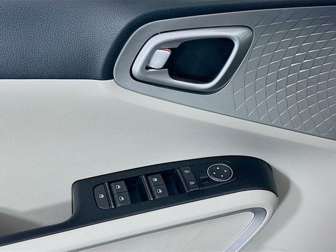 Used 2020 Kia Soul LX image 17