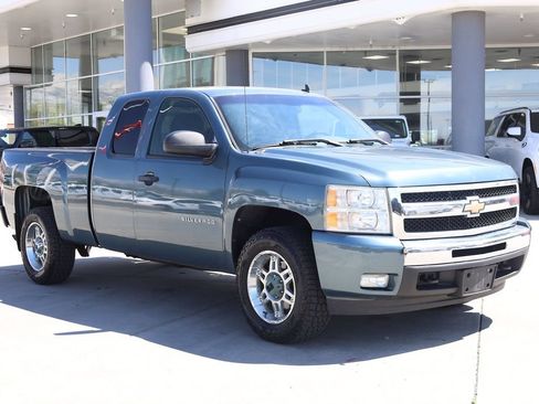 Used 2009 Chevrolet Silverado 1500 LT w/ Power Pack Plus AWD/4WD image 8